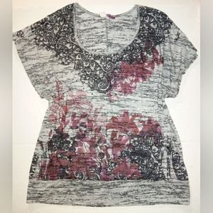 L@@K~Beautiful "JULIE'S CLOSET" Plus Size 3X unique Floral Outline Studded Top